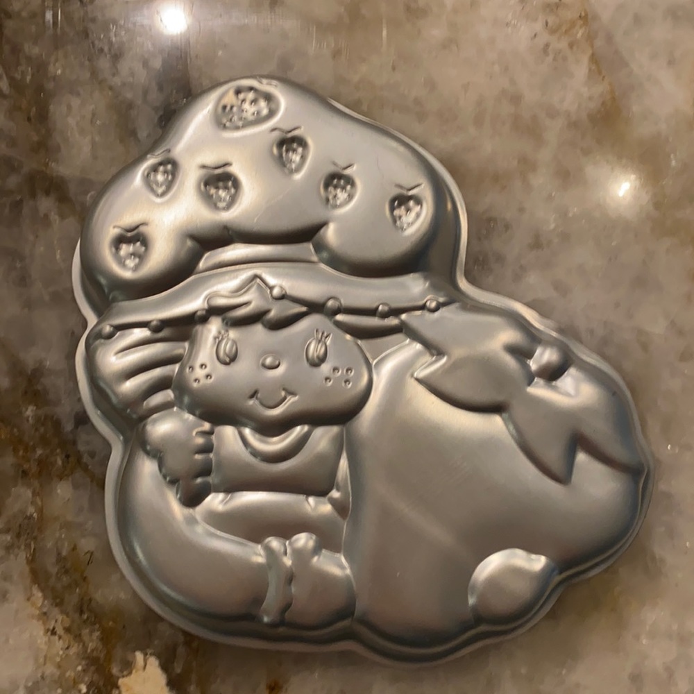 WILTON strawberry shortcake cake Pan